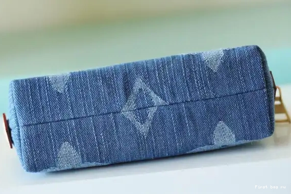 First bag ru Louis Cosmétique PM Pochette Vuitton 0517